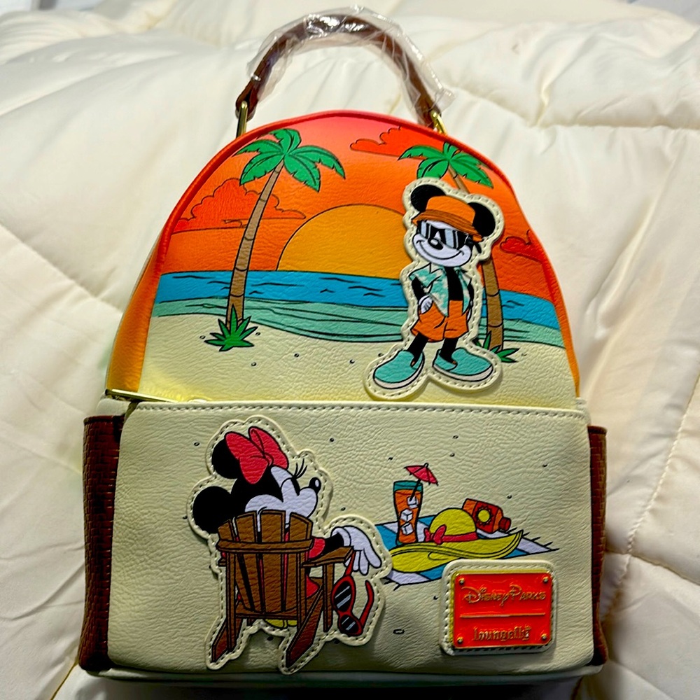 Disney Mickey & Minnie beach Loungefly🧡NWT* glow in the dark